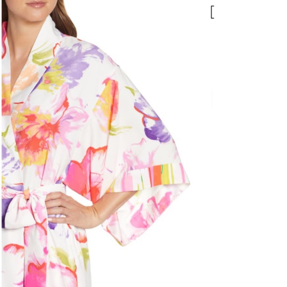 Natori Silky Floral Robe - Picture 3 of 10